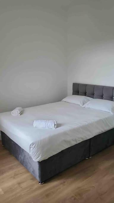 Catherine 5 Bedroom House Кру Экстерьер фото